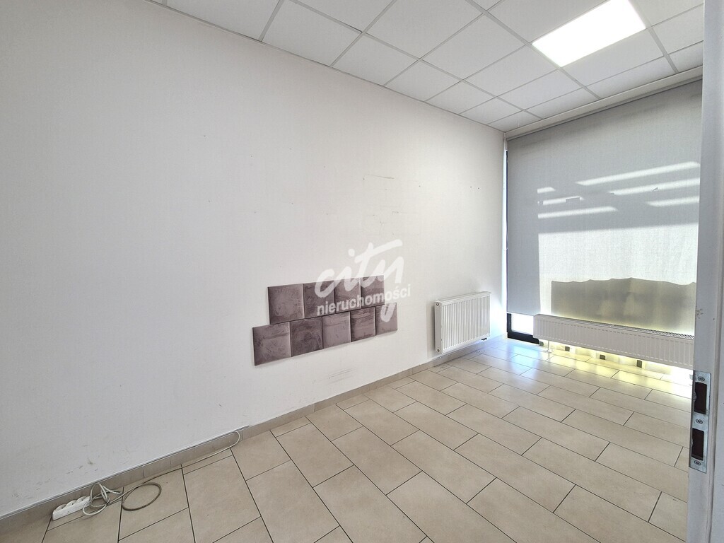 Lokal z witryną 70 m2, parter (4)
