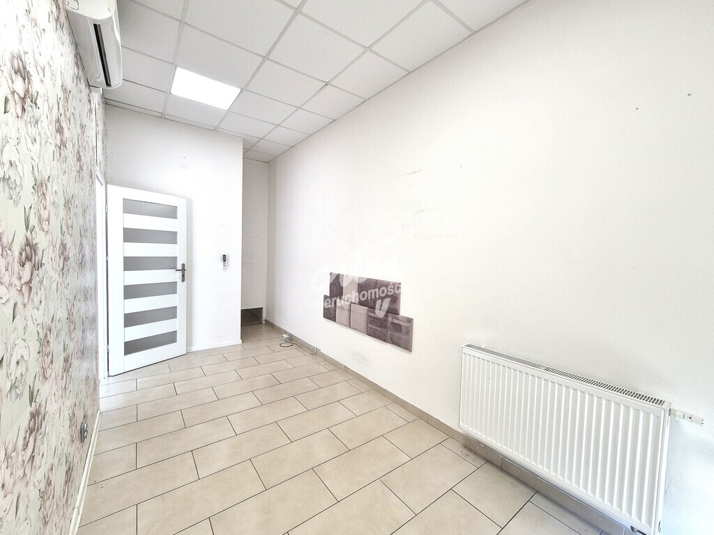 Lokal z witryną 70 m2, parter (3)