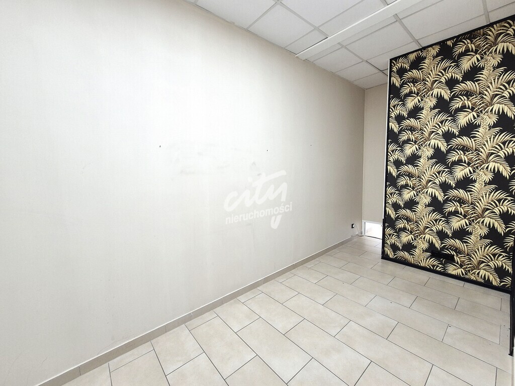 Lokal z witryną 70 m2, parter (6)