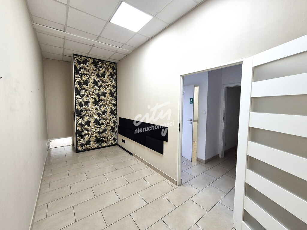 Lokal z witryną 70 m2, parter (7)