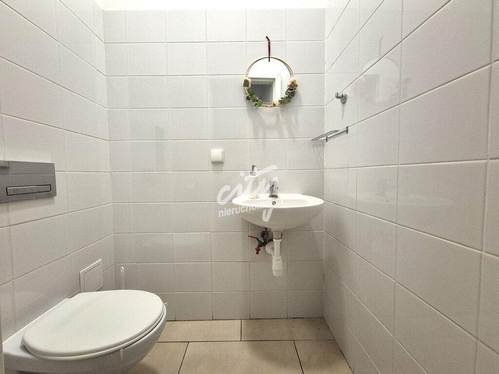 Lokal z witryną 70 m2, parter (8)