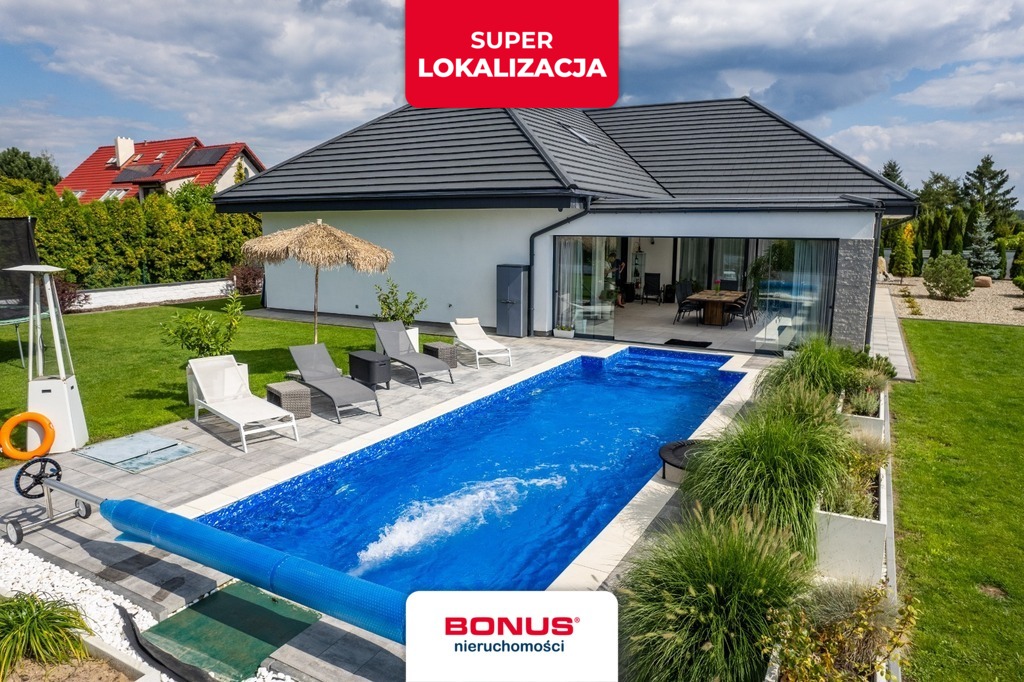 Luksusowy dom parterowy z basenem. (1)