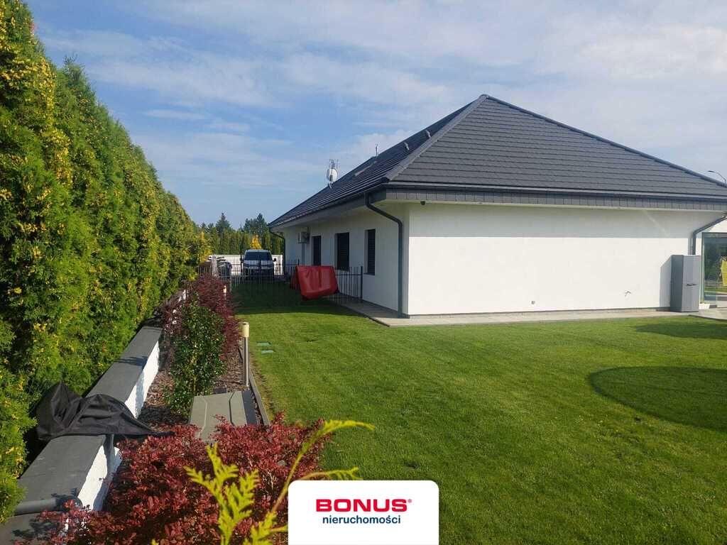 Luksusowy dom parterowy z basenem. (5)