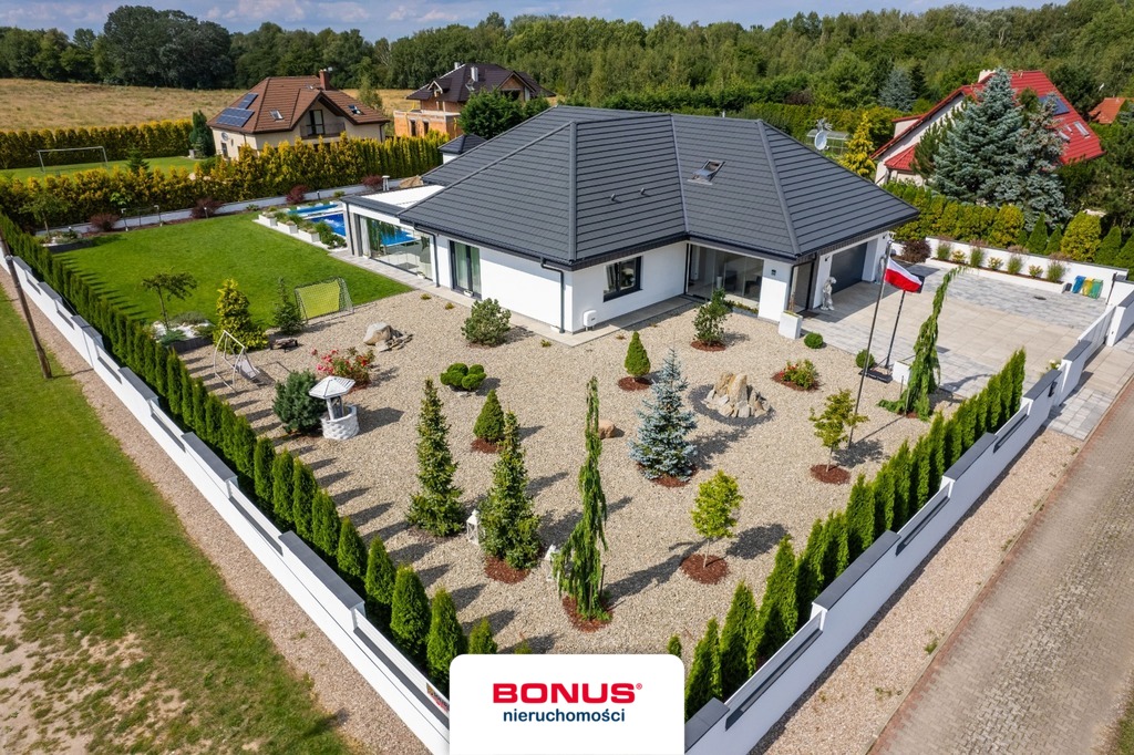 Luksusowy dom parterowy z basenem. (6)