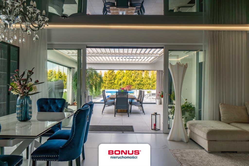 Luksusowy dom parterowy z basenem. (10)