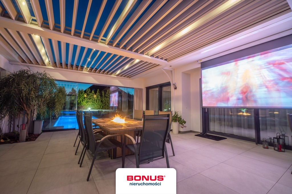 Luksusowy dom parterowy z basenem. (11)