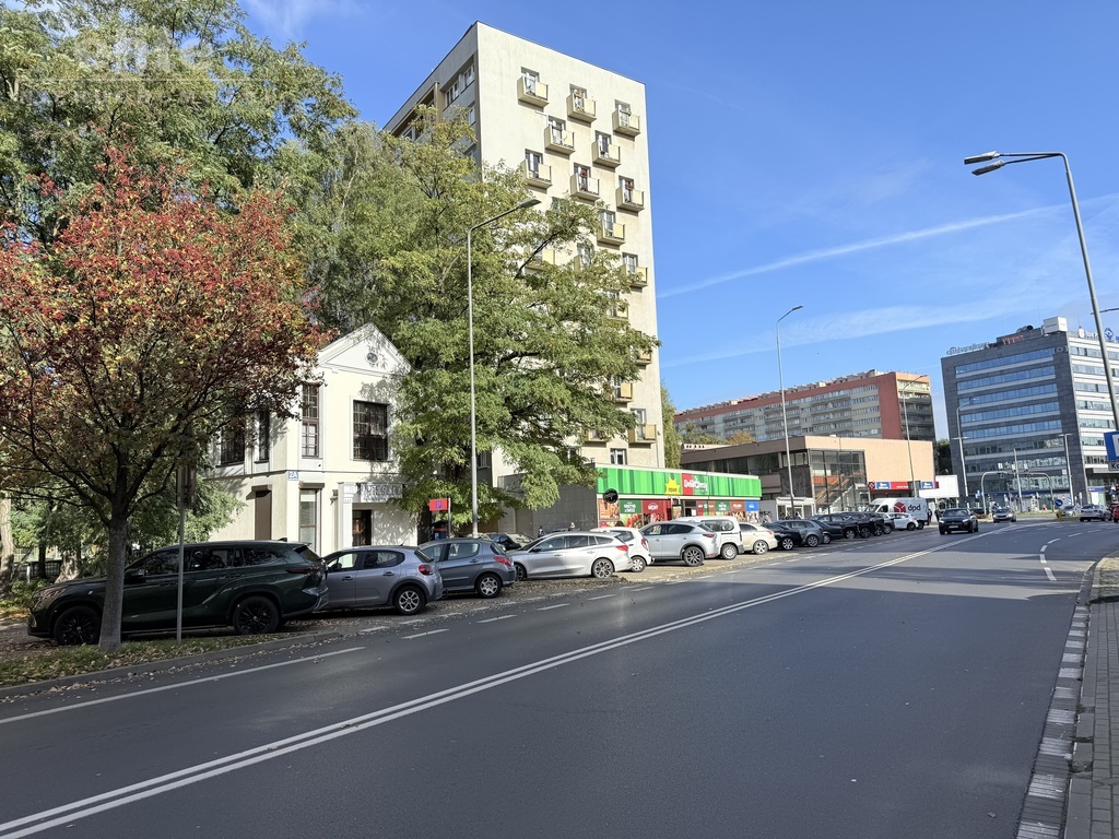 Budynek handlowo usługowy blisko Galaxy i Oxygen. (2)