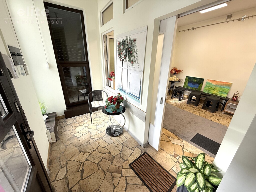 Budynek handlowo usługowy blisko Galaxy i Oxygen. (3)