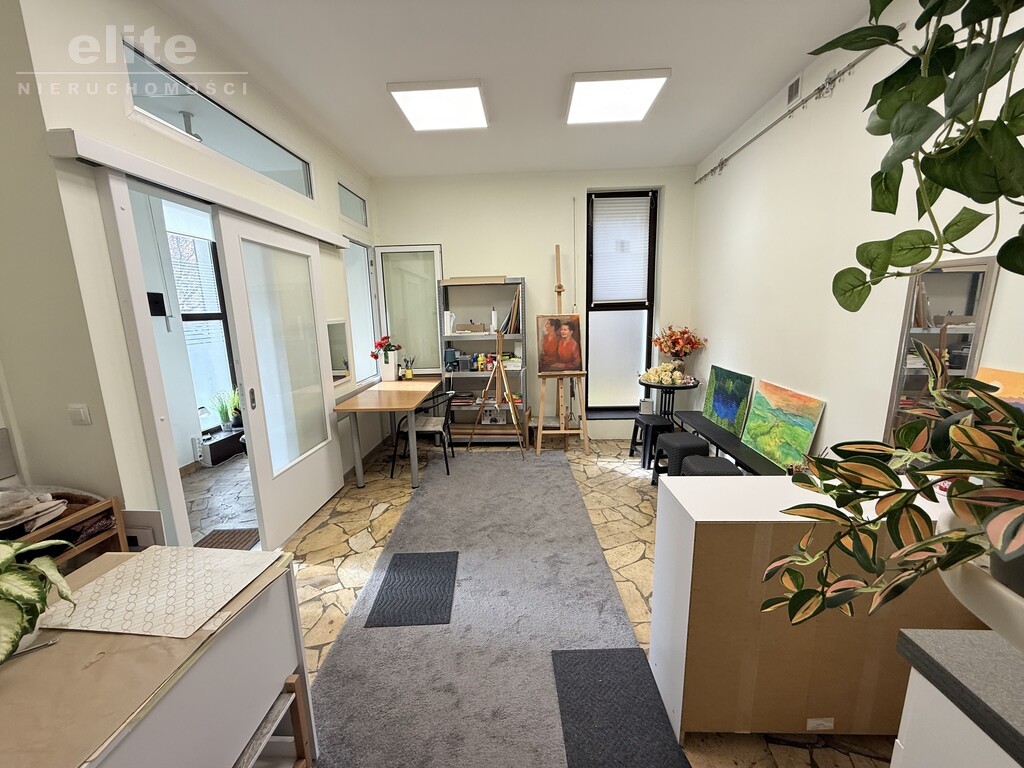 Budynek handlowo usługowy blisko Galaxy i Oxygen. (4)