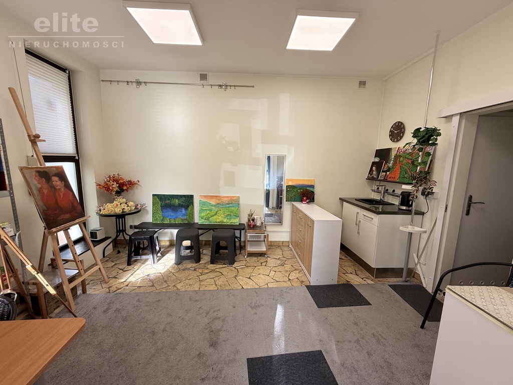 Budynek handlowo usługowy blisko Galaxy i Oxygen. (5)