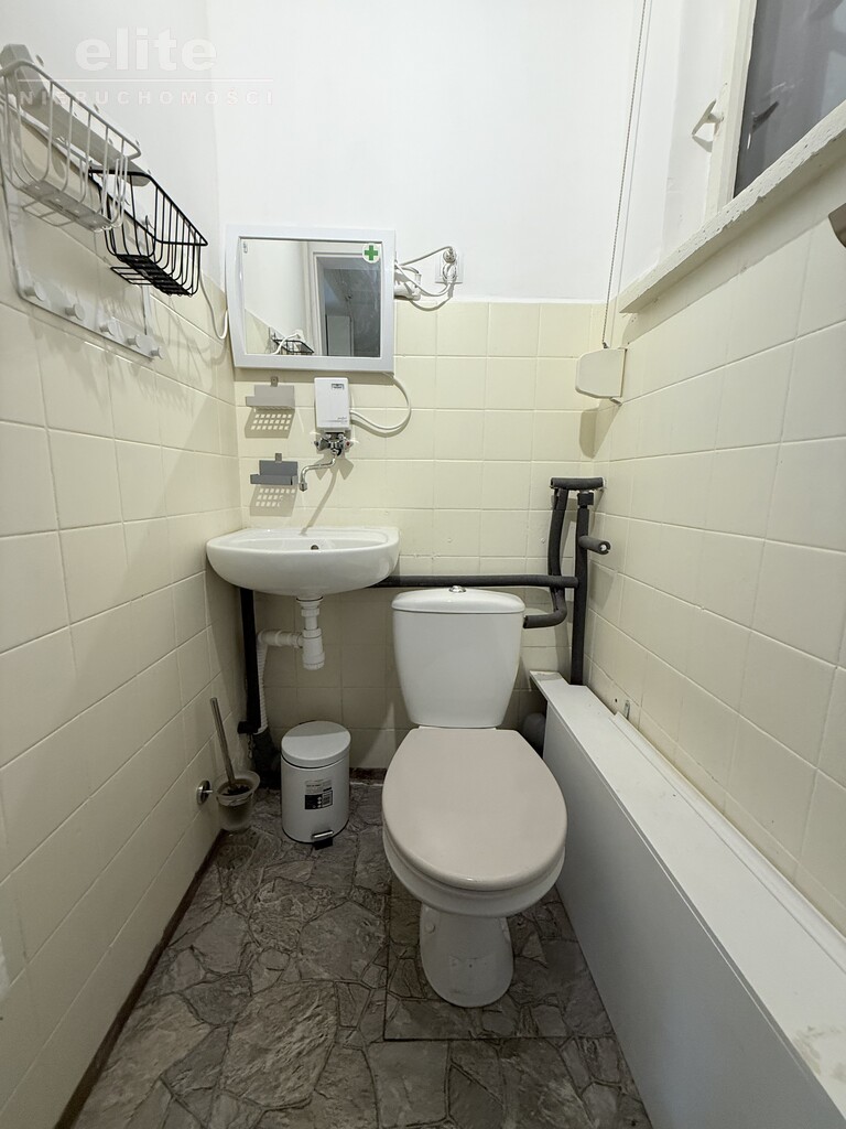 Budynek handlowo usługowy blisko Galaxy i Oxygen. (6)