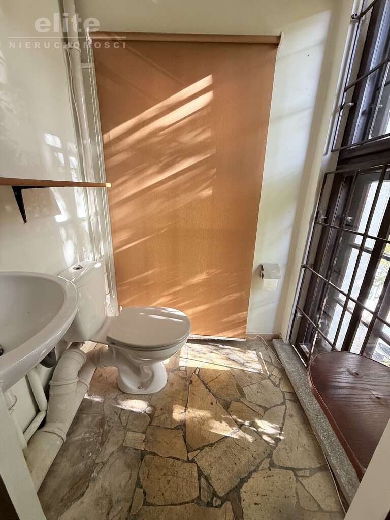 Budynek handlowo usługowy blisko Galaxy i Oxygen. (10)