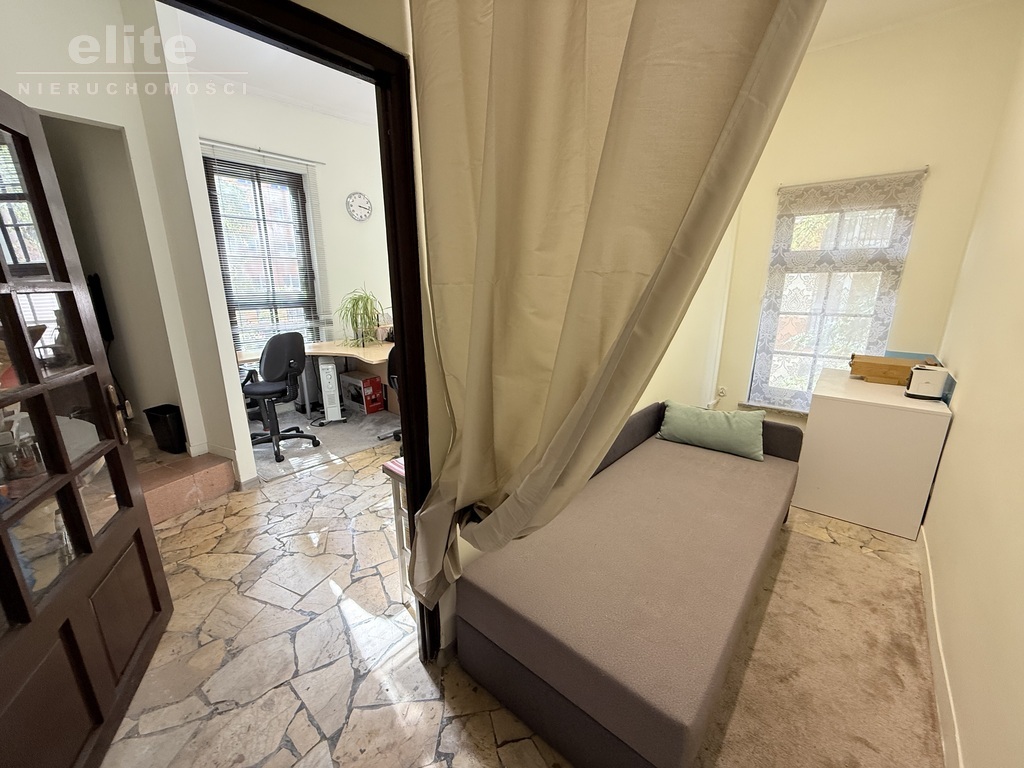 Budynek handlowo usługowy blisko Galaxy i Oxygen. (8)