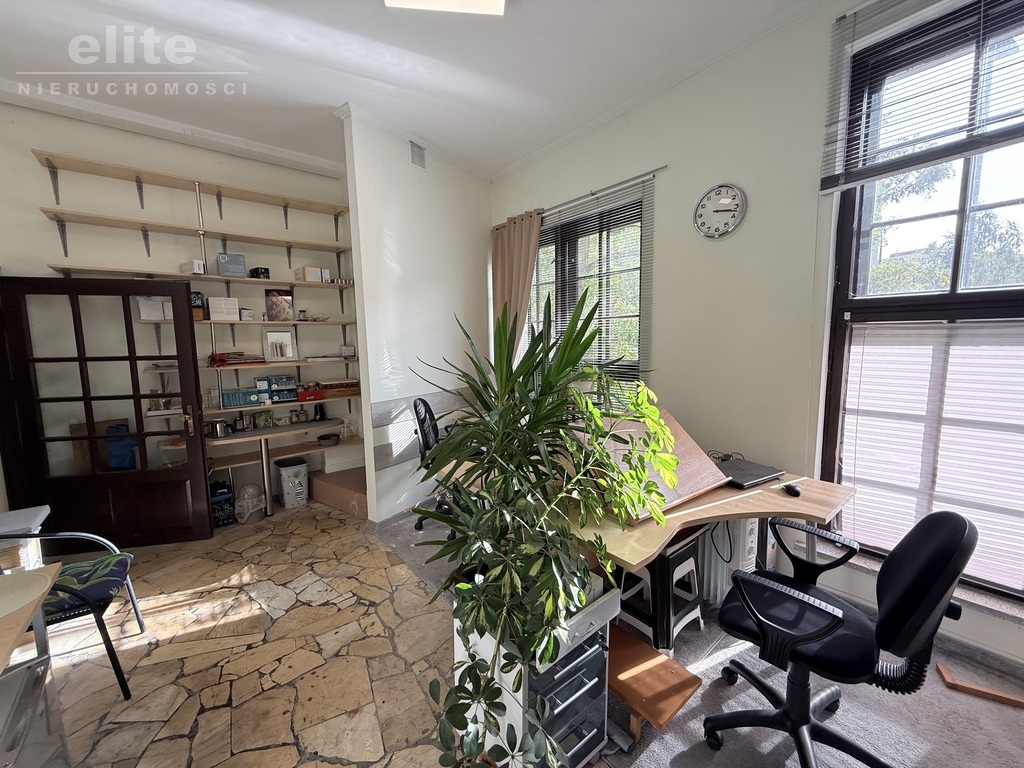 Budynek handlowo usługowy blisko Galaxy i Oxygen. (9)