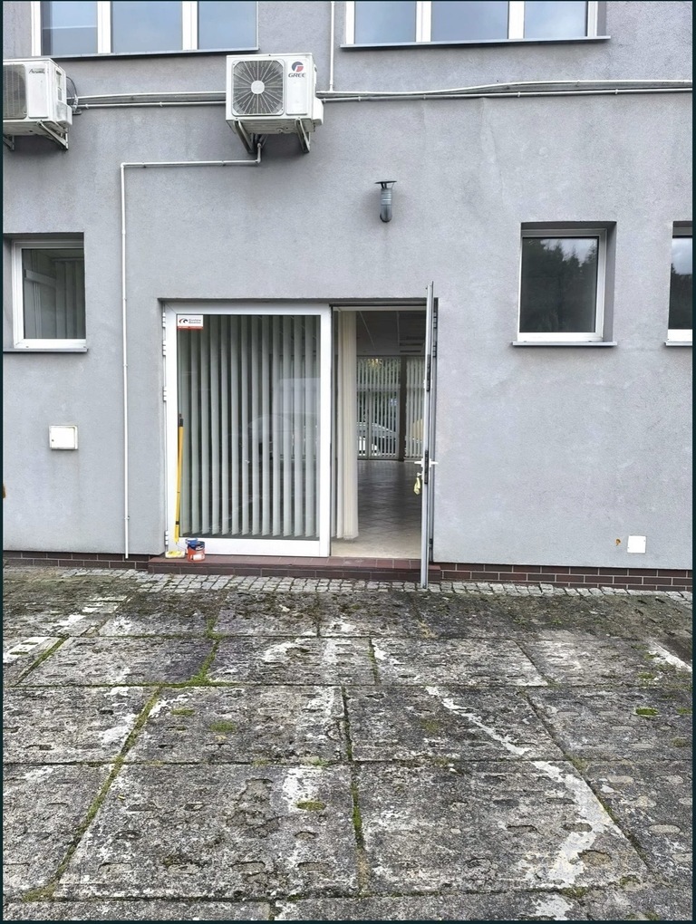 Lokal z witryną 68m2 na wynajem (3)