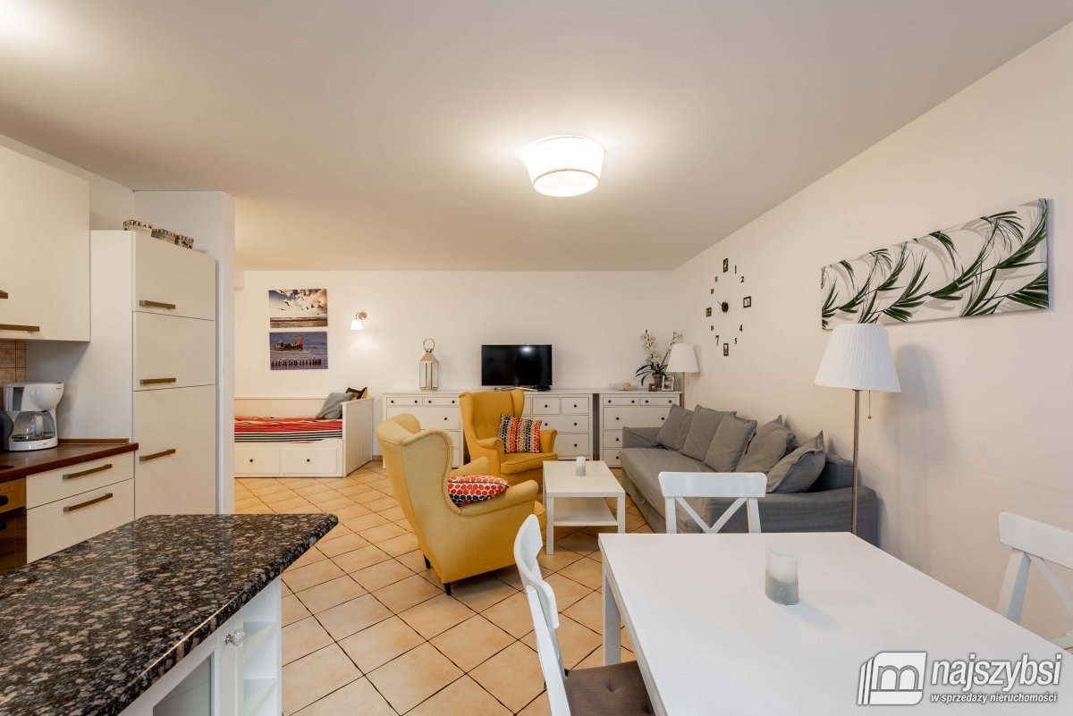 KOŁOBRZEG-MIESZKANIE 500m OD MORZA OSIEDLE JANTAR (8)