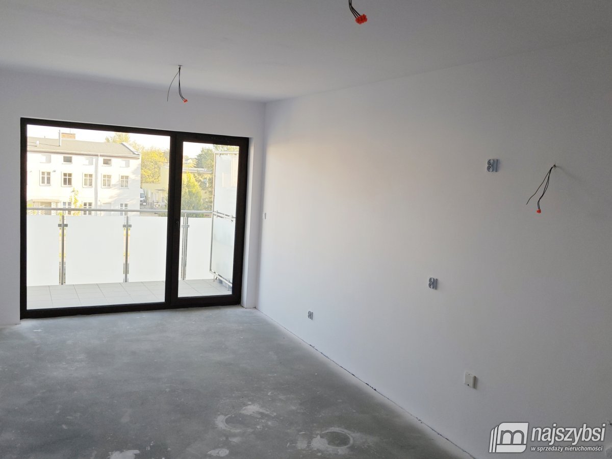 KOŁOBRZEG-MIESZKANIE 2 POK. NOWE-GARAŻ 2 MIEJSCA (1)