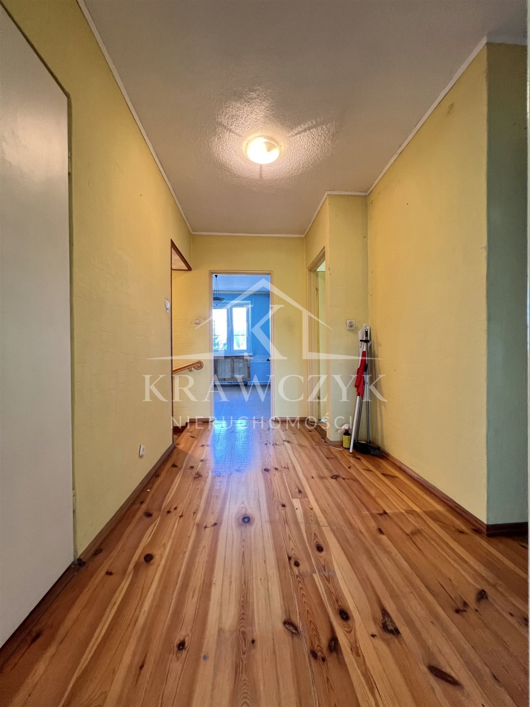 Atrakcyjny dom w zabudowie szeregowej na bezrzeczu (13)