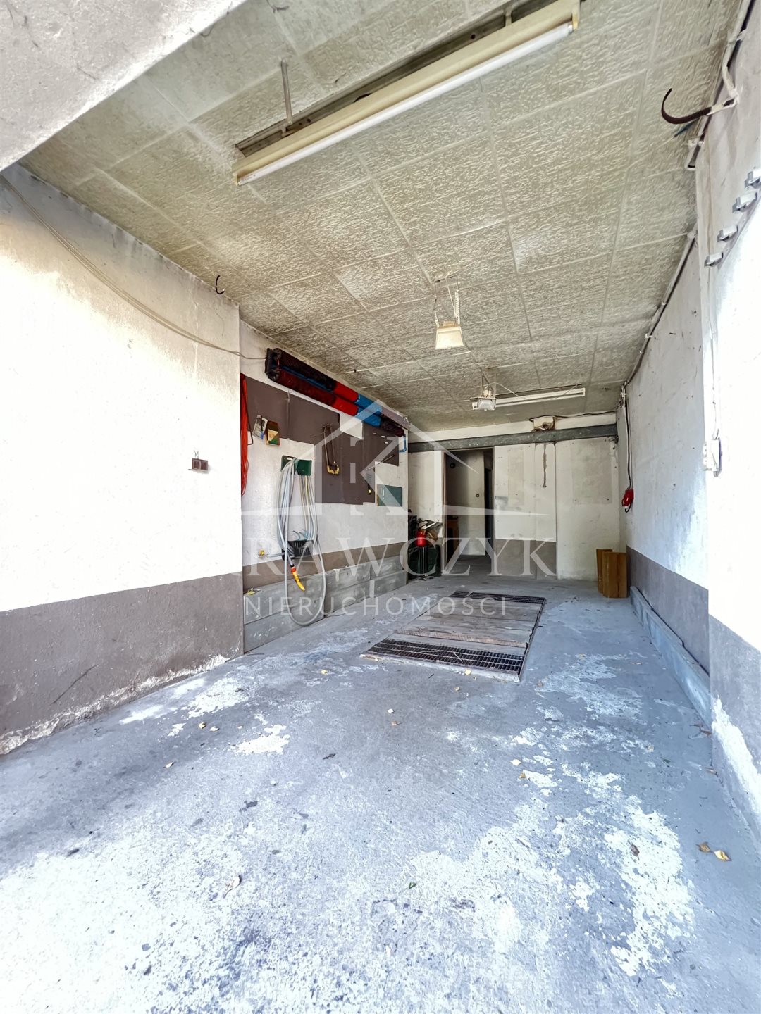 Atrakcyjny dom w zabudowie szeregowej na bezrzeczu (15)