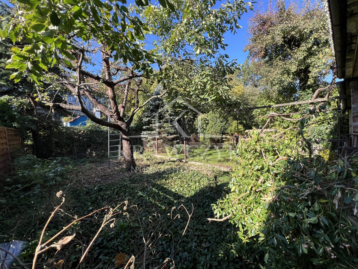 Atrakcyjny dom w zabudowie szeregowej na bezrzeczu (16)