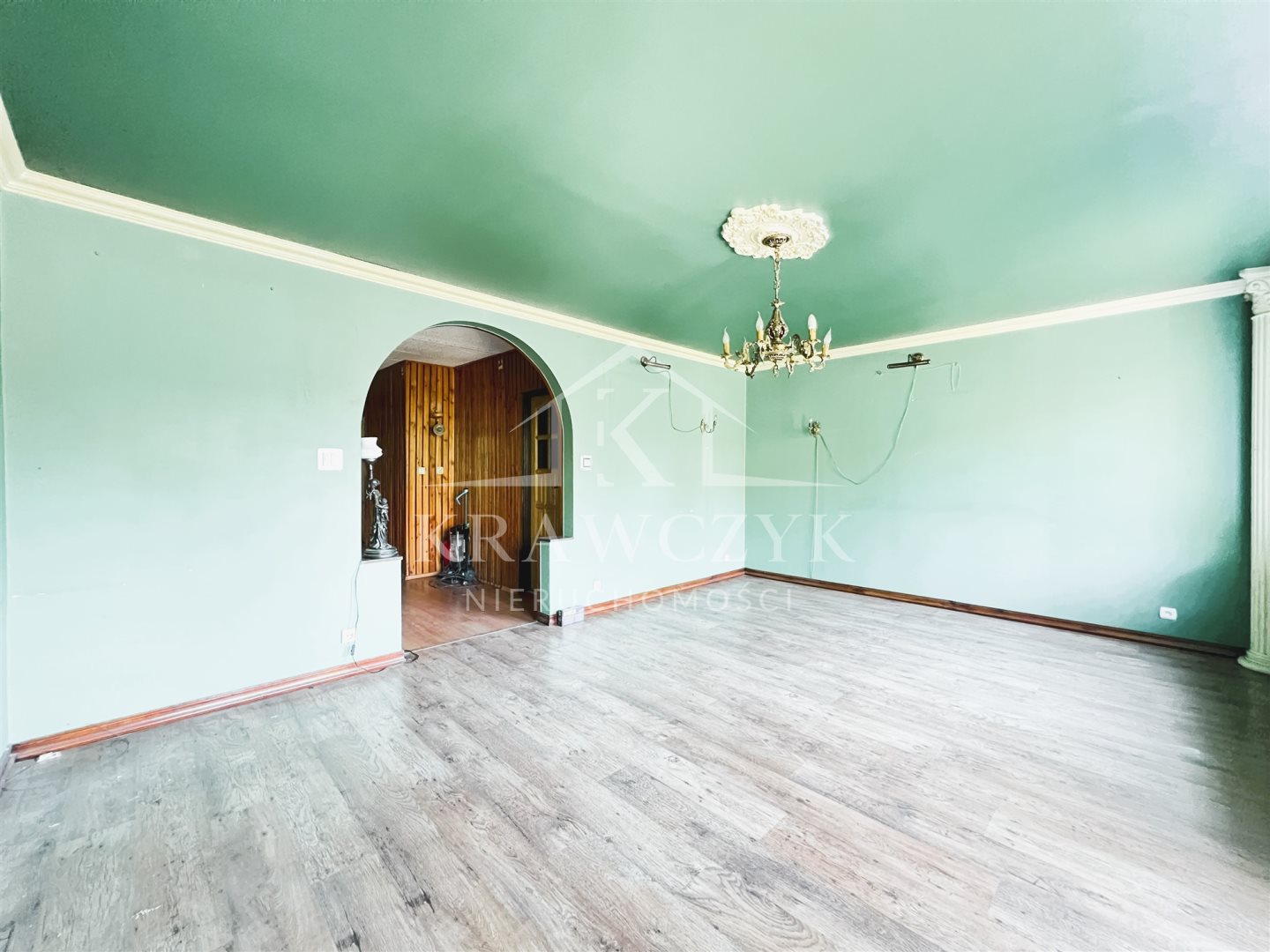 Atrakcyjny dom w zabudowie szeregowej na bezrzeczu (2)