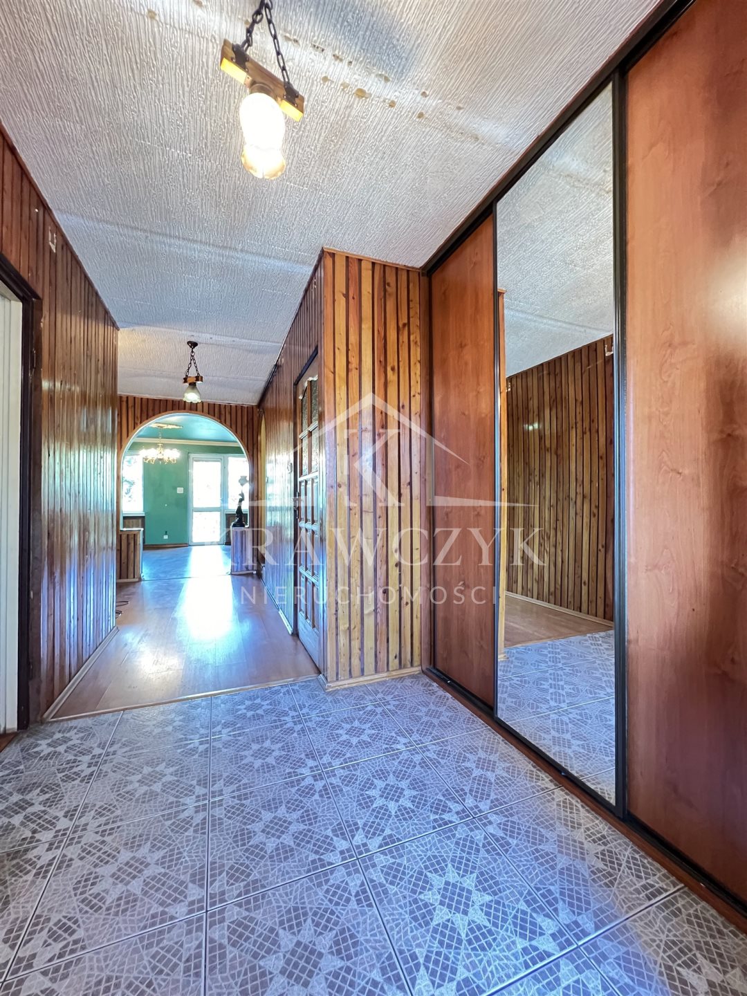 Atrakcyjny dom w zabudowie szeregowej na bezrzeczu (3)