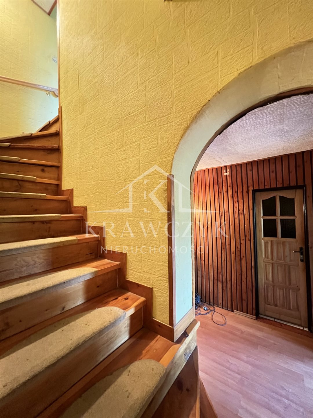 Atrakcyjny dom w zabudowie szeregowej na bezrzeczu (5)