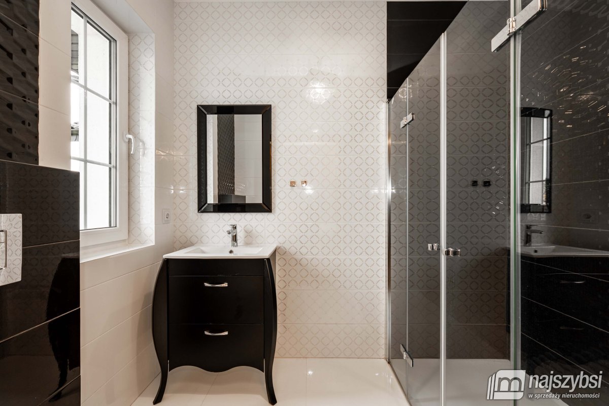 SŁAWOBORZE - NOWOCZESNY DOM NA SPRZEDAŻ (30)