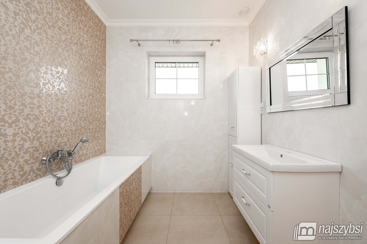 SŁAWOBORZE - NOWOCZESNY DOM NA SPRZEDAŻ (32)