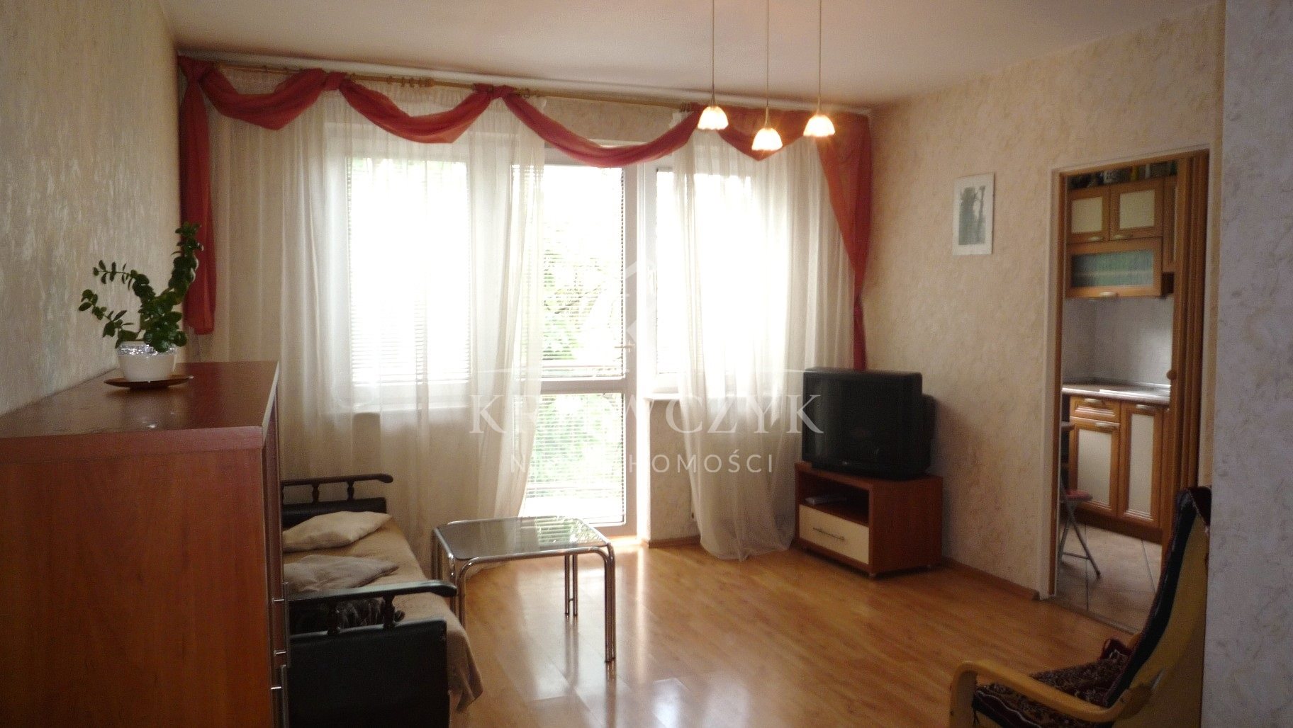 Na sprzedaż przestronna kawalerka blisko centrum (2)