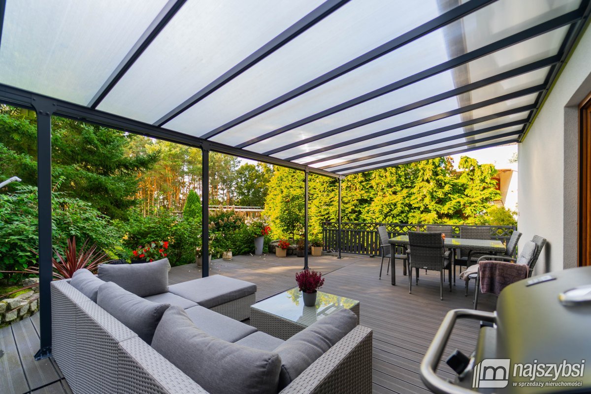 Łaniewo - komfortowy dom, duża działka, magazyn  (10)