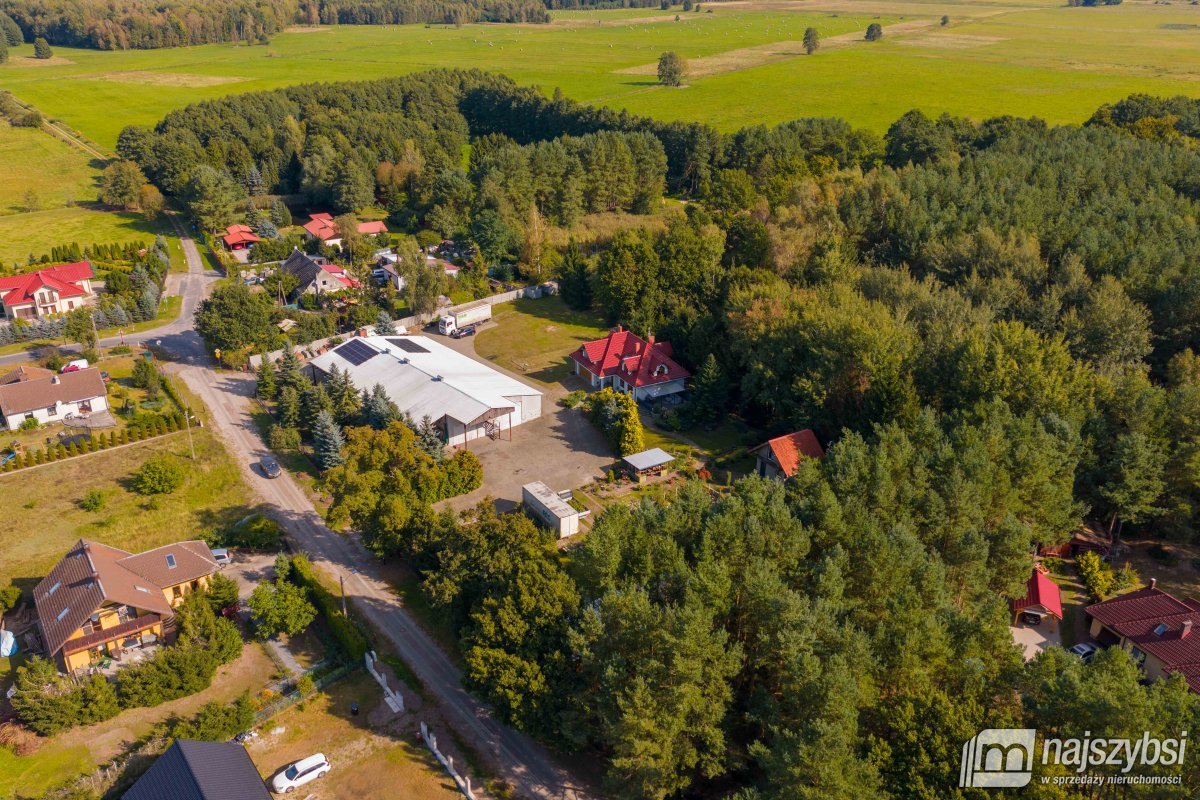 Łaniewo - komfortowy dom, duża działka, magazyn  (11)