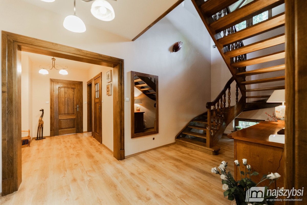 Łaniewo - komfortowy dom, duża działka, magazyn  (15)