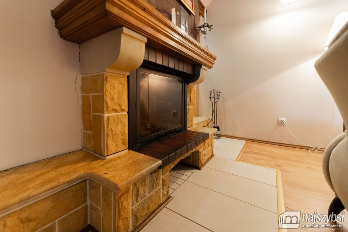 Łaniewo - komfortowy dom, duża działka, magazyn  (20)