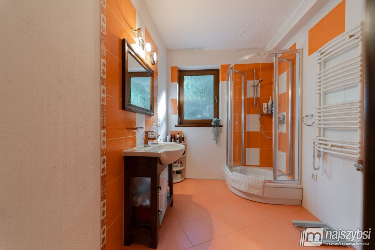 Łaniewo - komfortowy dom, duża działka, magazyn  (21)