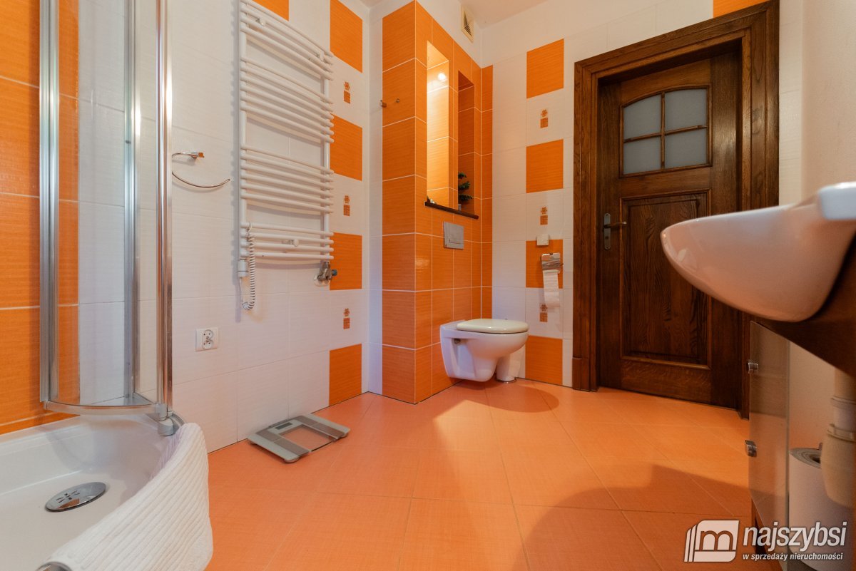 Łaniewo - komfortowy dom, duża działka, magazyn  (22)