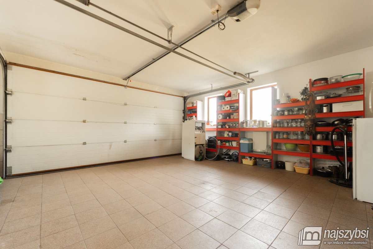 Łaniewo - komfortowy dom, duża działka, magazyn  (25)