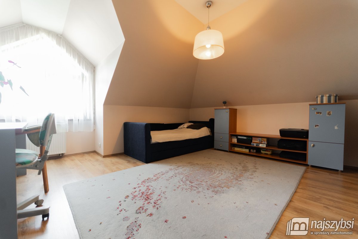 Łaniewo - komfortowy dom, duża działka, magazyn  (26)