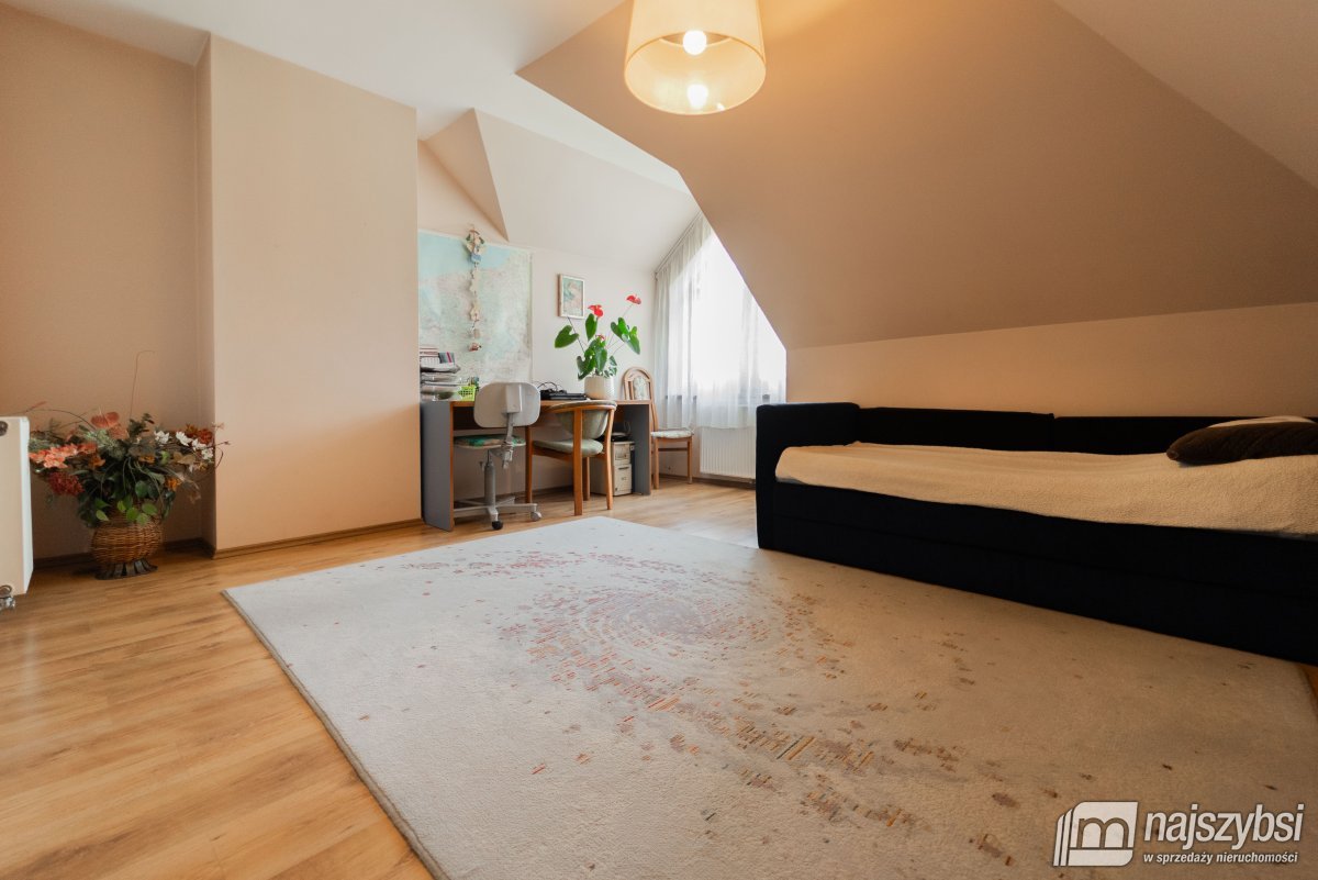 Łaniewo - komfortowy dom, duża działka, magazyn  (27)