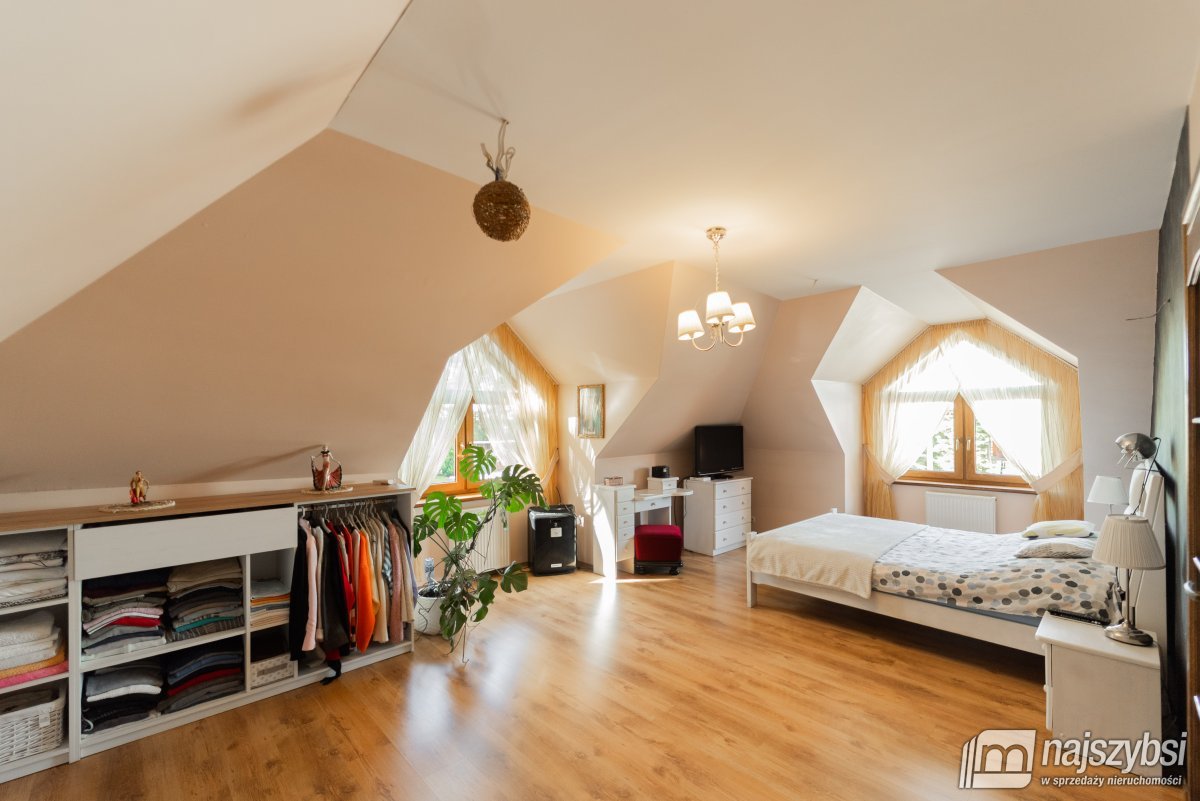 Łaniewo - komfortowy dom, duża działka, magazyn  (29)