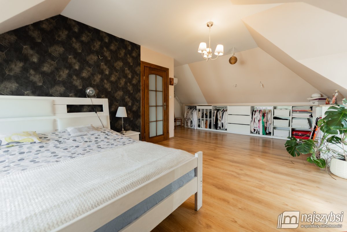 Łaniewo - komfortowy dom, duża działka, magazyn  (30)