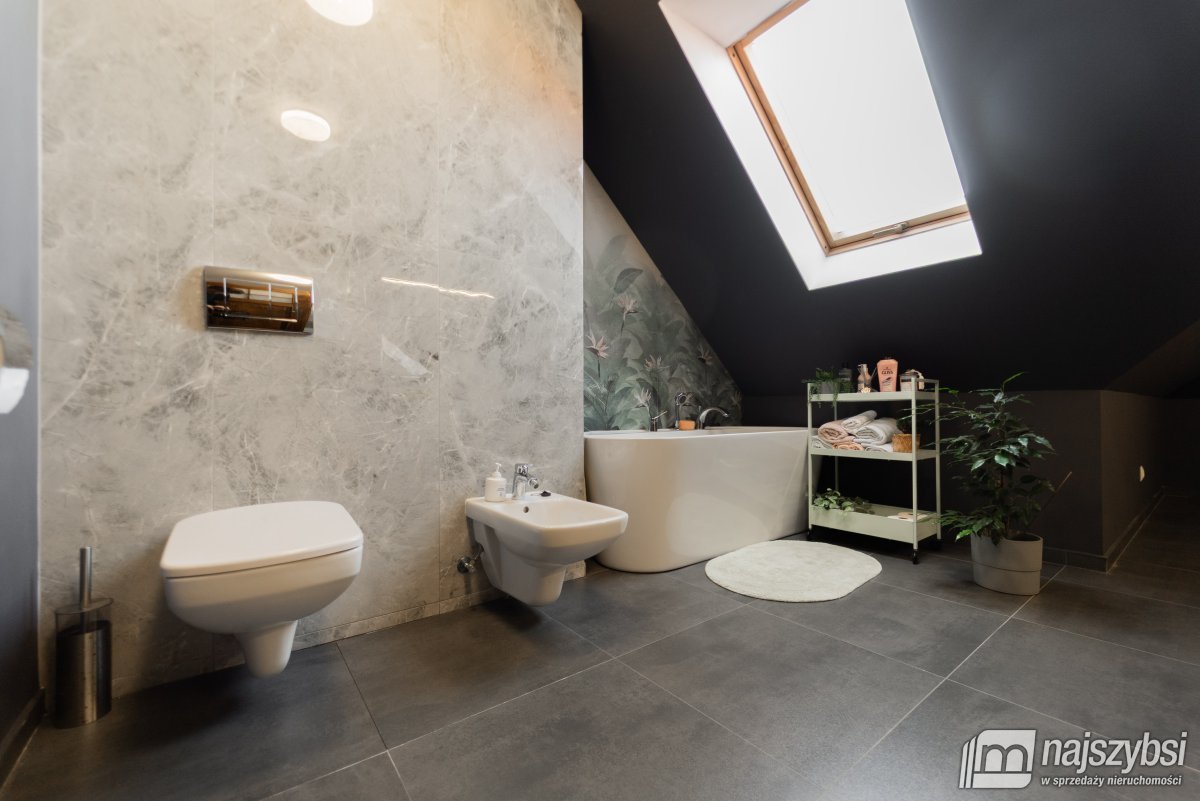 Łaniewo - komfortowy dom, duża działka, magazyn  (31)