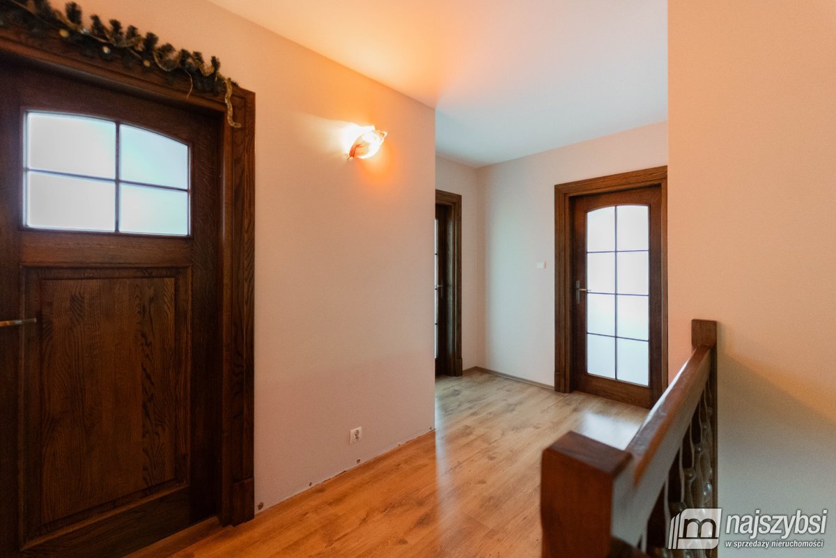 Łaniewo - komfortowy dom, duża działka, magazyn  (34)