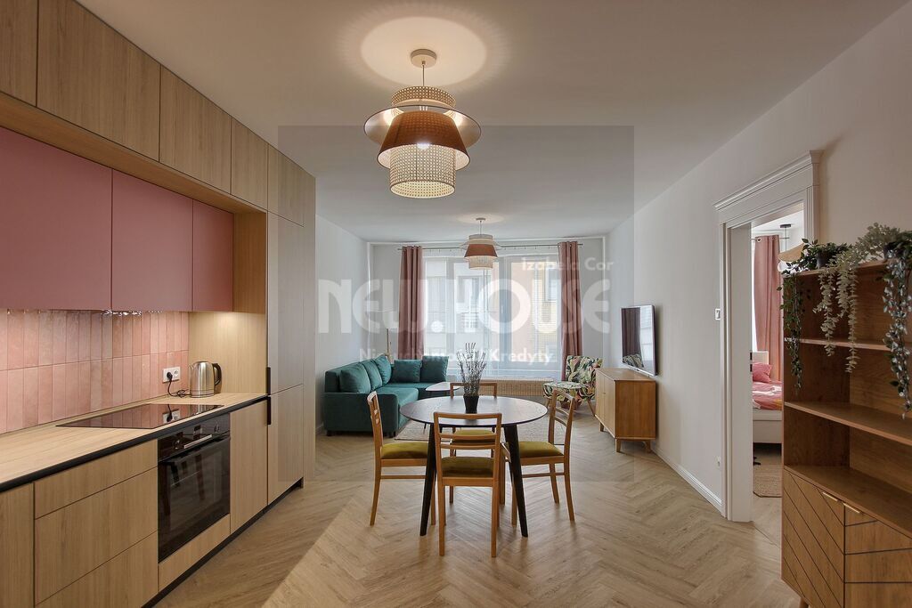 Idealne 2 pokoje z garażem na Starym Mieście (3)