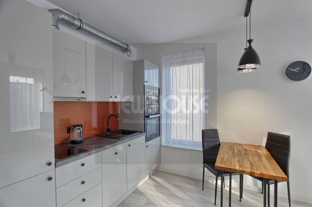 Idealne w apartamentowcu w centrum (5)