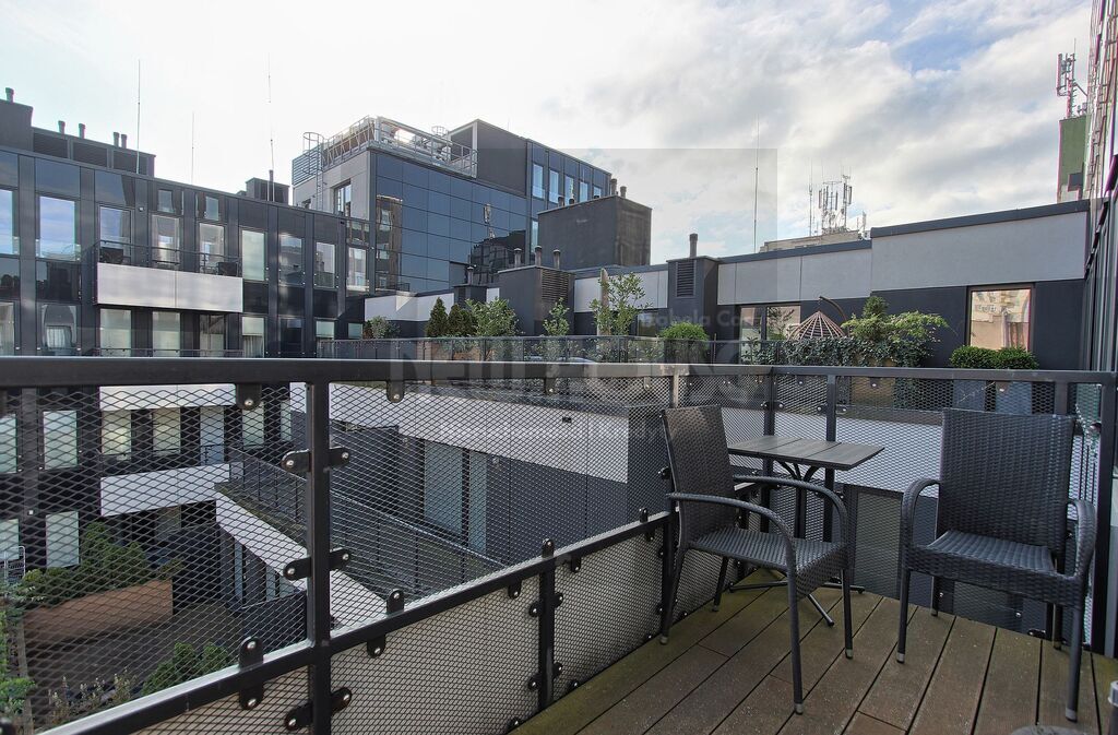 Idealne w apartamentowcu w centrum (12)