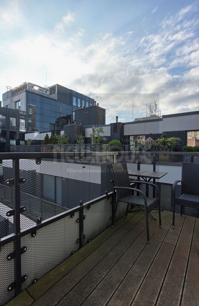 Idealne w apartamentowcu w centrum (13)