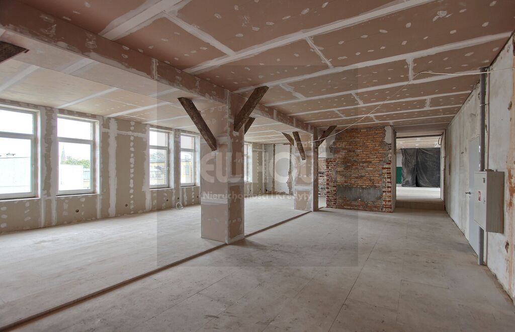 Budynek biurowo-magazynowy (4)