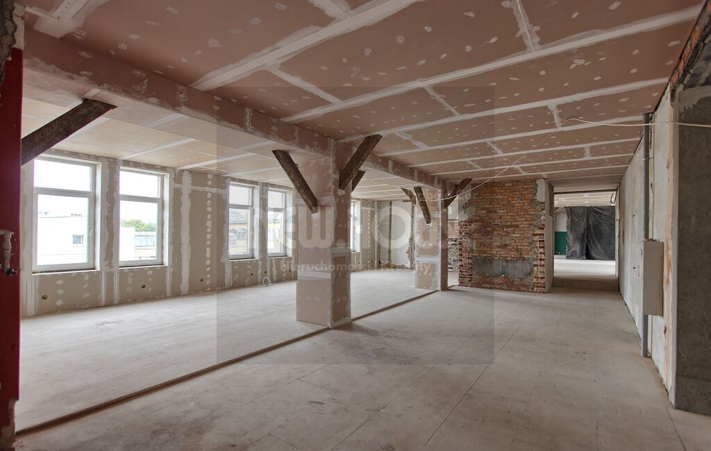 Budynek biurowo-magazynowy (9)