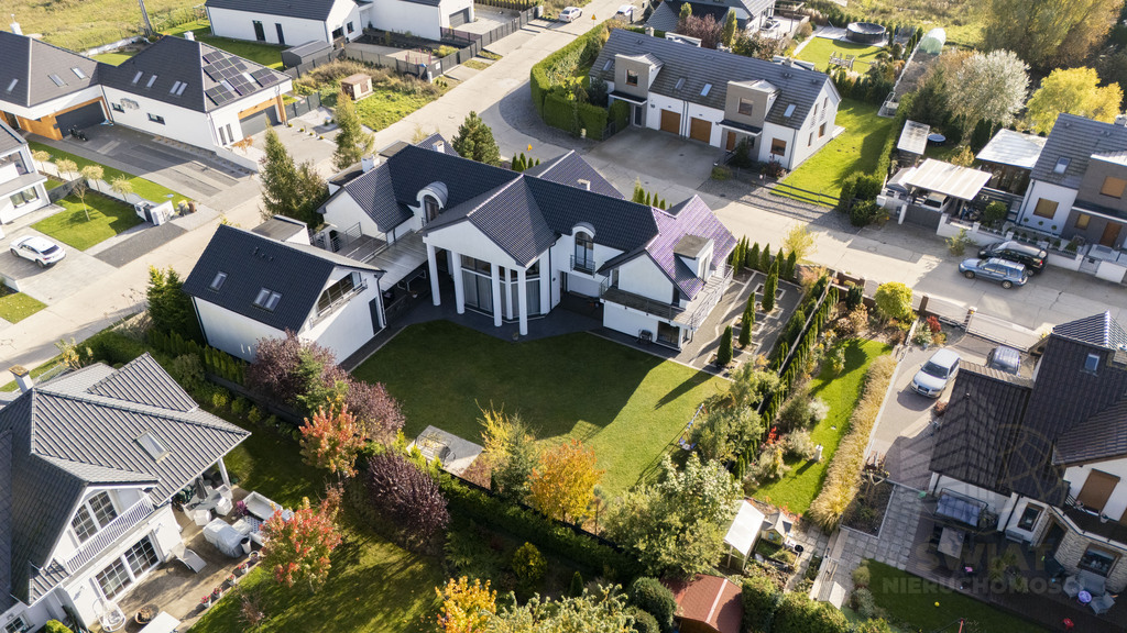 Nowoczesna Rezydencja w Dobrej (1)